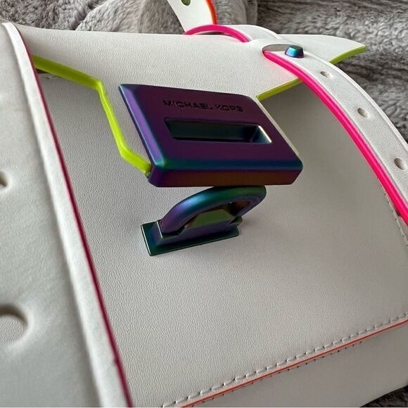 MICHAEL KORS Manhattan Medium Contrast-Trim Leather Satchel. - Picture 7 of 16